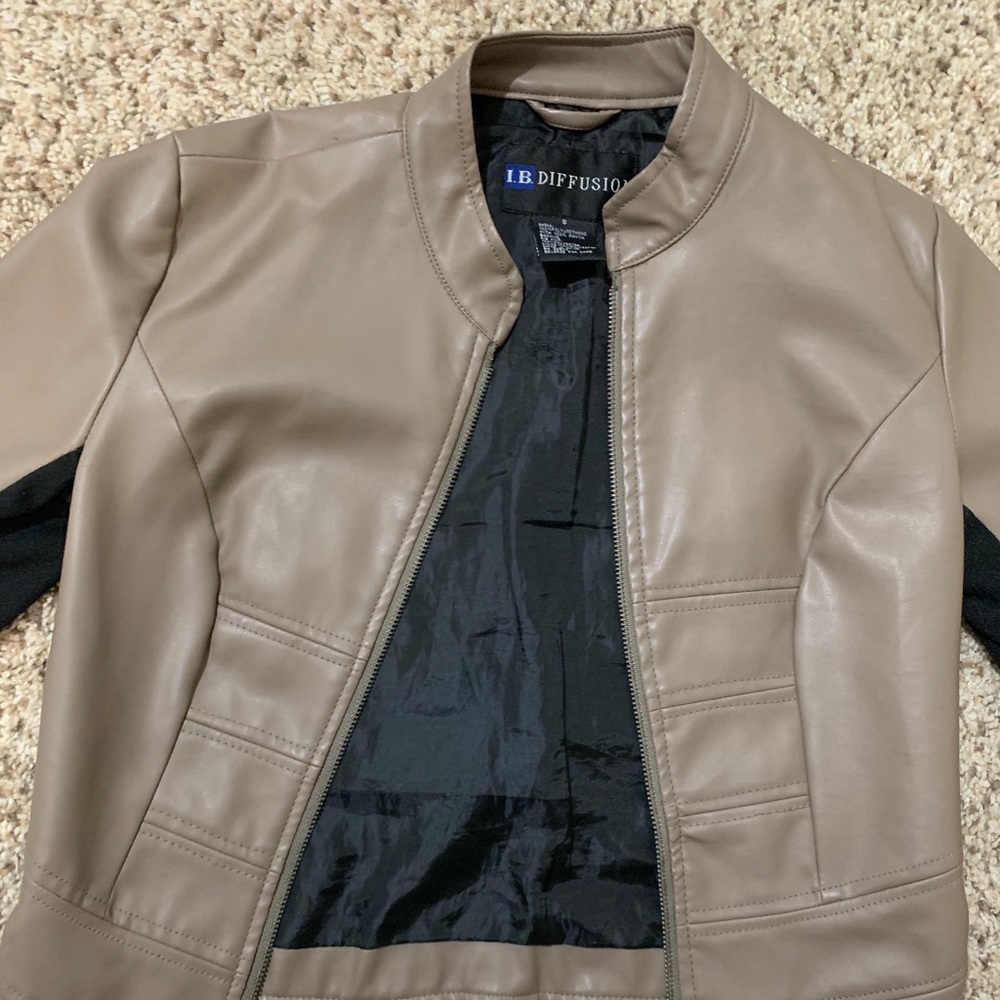I.B diffusion jacket with black stripes